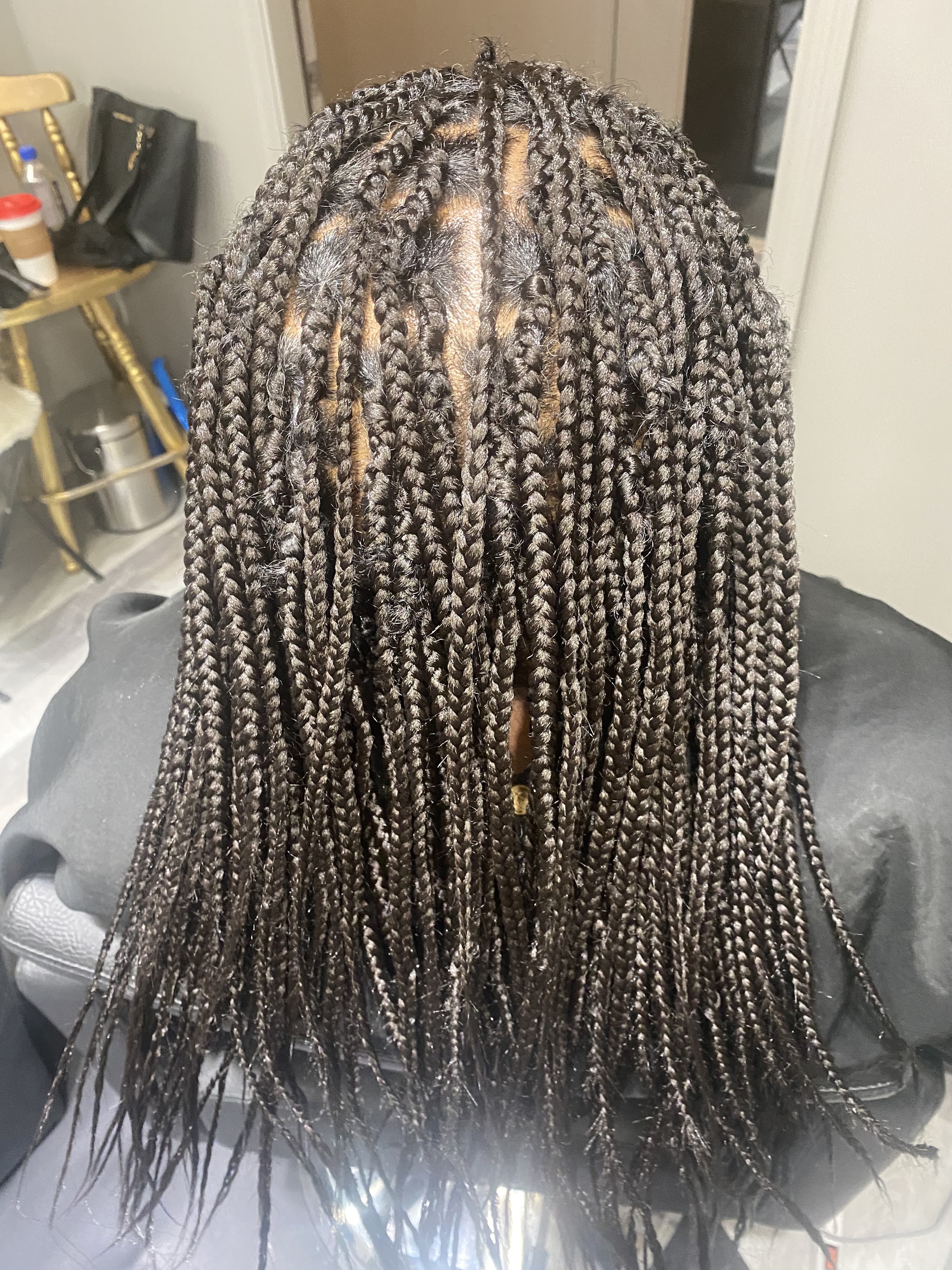 Knotless box braids